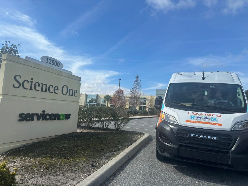 Pristine Tablecloths with Professional Laundry Service in Alafaya